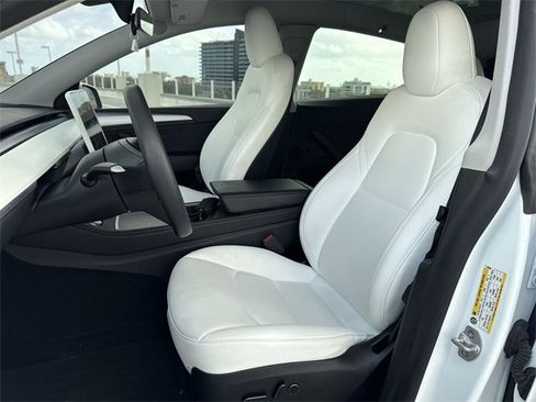 Used 2023 Tesla Model Y Performance image 11
