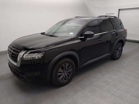 Used 2022 Nissan Pathfinder SV AWD/4WD image 2