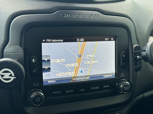 Used 2017 Jeep Renegade Limited image 17