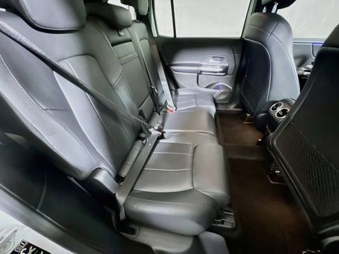 Used 2020 Mercedes-Benz GLB 250 4MATIC image 25