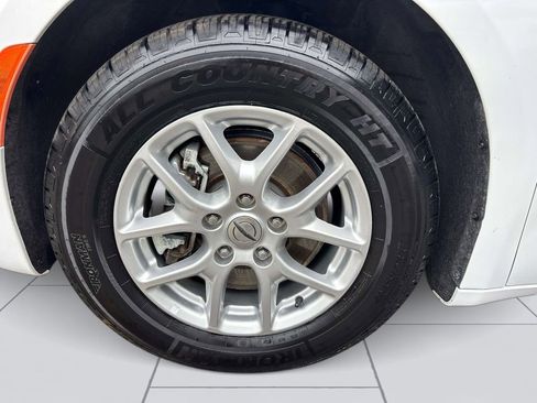 Used 2023 Chrysler Pacifica Touring-L FWD image 9
