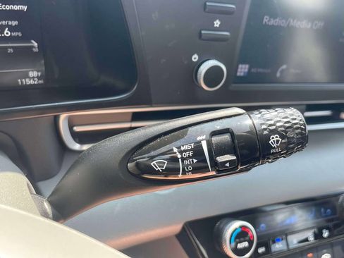 Used 2023 Hyundai Elantra SEL FWD image 24