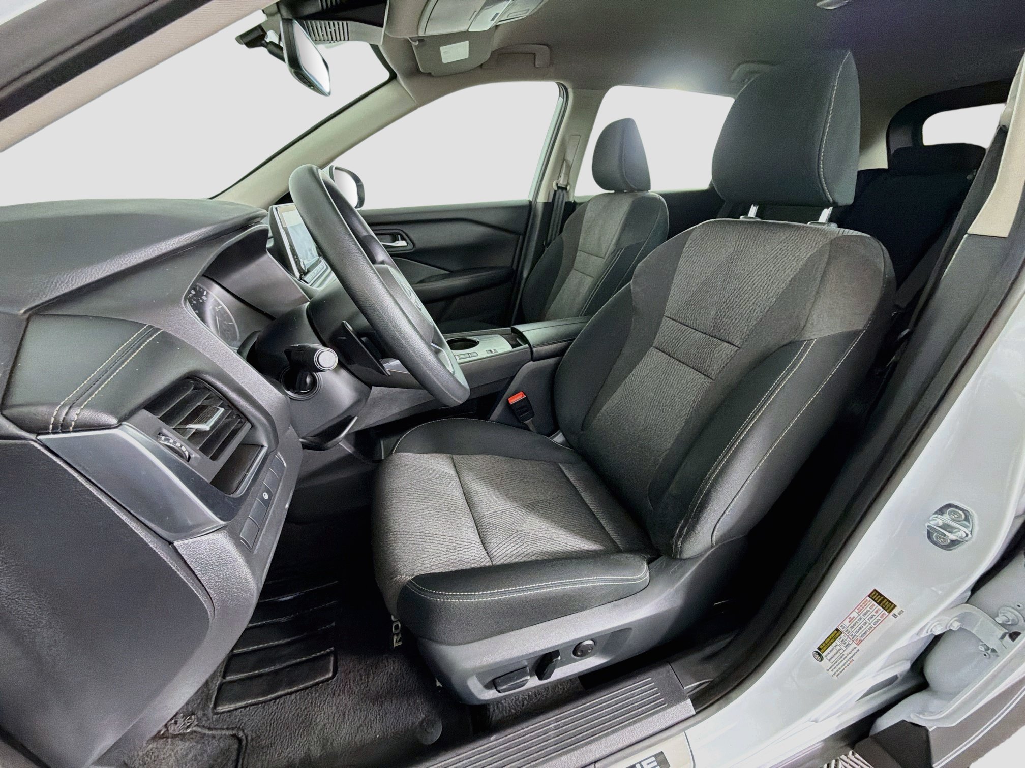 Used 2024 Nissan Rogue SV FWD image 13
