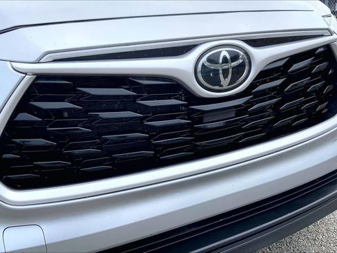 Certified 2024 Toyota Highlander LE image 29