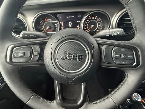 Used 2023 Jeep Gladiator Willys image 20