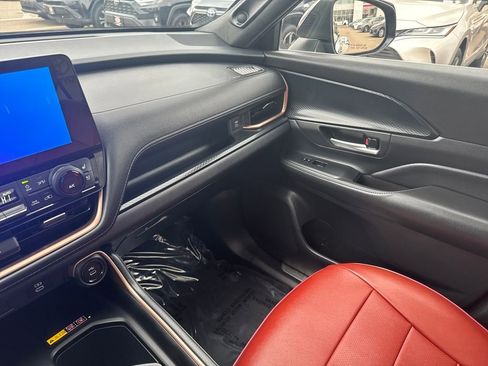 Used 2024 Toyota Grand Highlander AWD Hybrid image 29