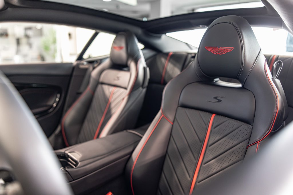 Used 2026 Aston Martin DB12 Coupe RWD image 16