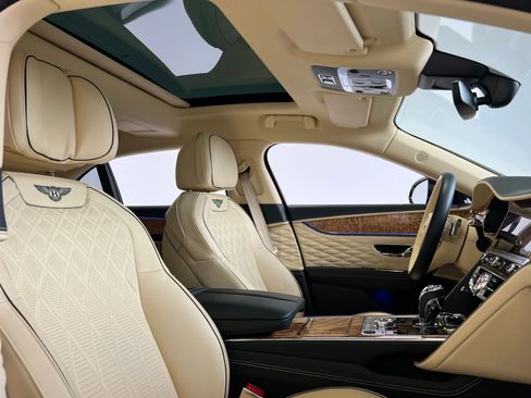 Used 2022 Bentley Flying Spur V8 image 25