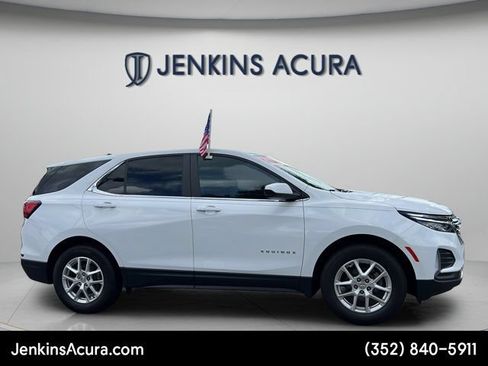 Used 2023 Chevrolet Equinox LT FWD image 2