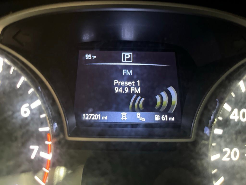Used 2020 Nissan Pathfinder SL FWD image 15