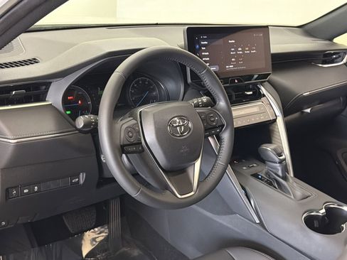 Used 2023 Toyota Venza Nightshade AWD/4WD image 17