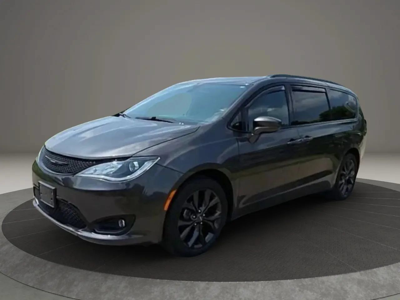 Used 2019 Chrysler Pacifica Touring-L Plus w/ S Appearance Package FWD image 3