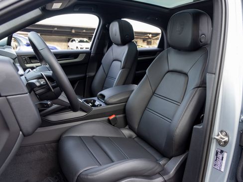 New 2026 Porsche Cayenne Coupe image 5