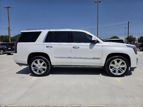 Used 2018 Cadillac Escalade Premium Luxury AWD/4WD image 4