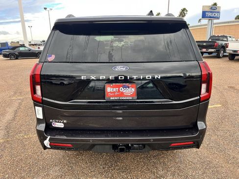 New 2025 Ford Expedition Active image 7