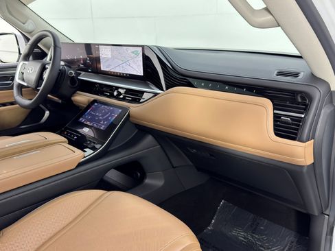 Used 2025 INFINITI QX80 Luxe image 15