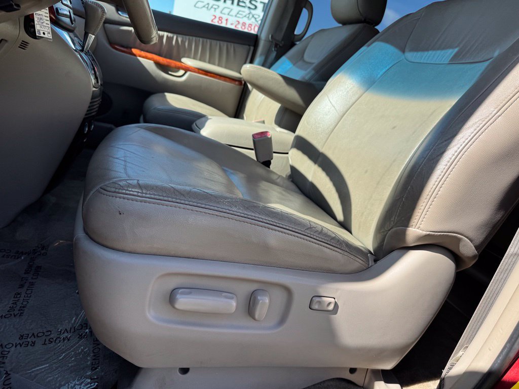 Used 2010 Toyota Sienna XLE FWD image 5