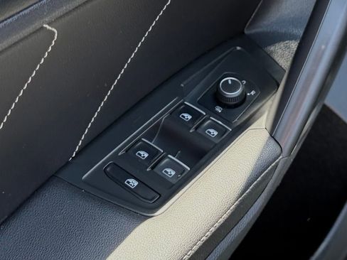 Used 2023 Volkswagen Tiguan SE w/ Panoramic Sunroof Package FWD image 14