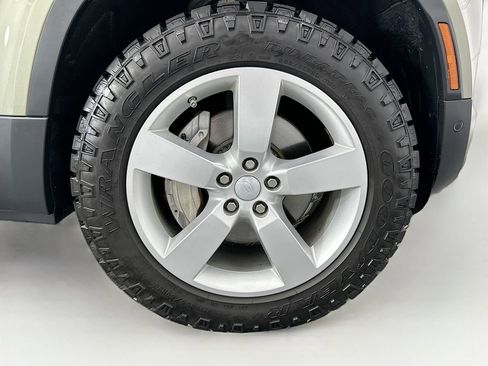 Used 2021 Land Rover Defender 90 First Edition image 31