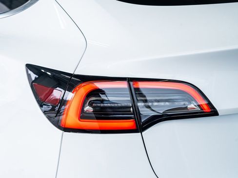 Used 2018 Tesla Model 3 Long Range image 23