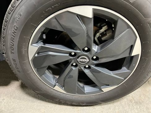 Used 2025 Nissan Rogue SV FWD image 36