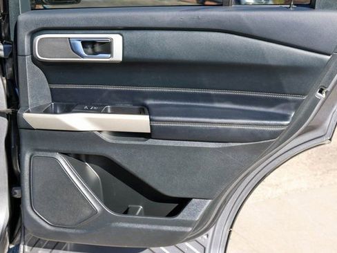 Used 2022 Ford Explorer XLT image 17