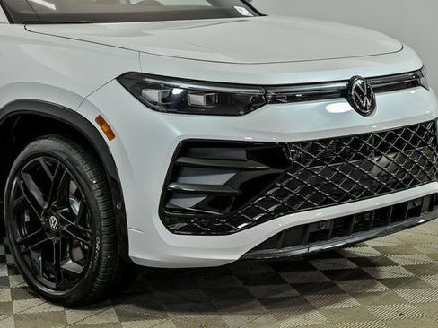 New 2026 Volkswagen Tiguan SE R-Line image 2