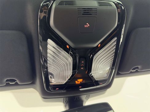 Used 2022 BMW 530i xDrive 530i xDrive w/ Convenience Package image 25