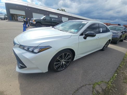 Used 2019 Toyota Avalon XSE w/ All Weather Liner Package FWD image 3
