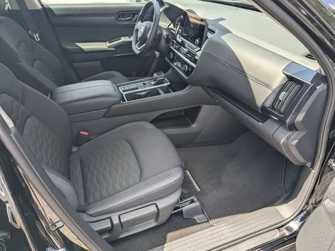 Certified 2025 Nissan Pathfinder SV w/ SV Premium Package FWD image 12