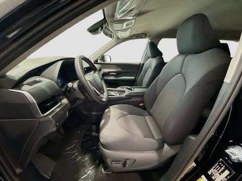 Certified 2025 Toyota Grand Highlander FWD image 17