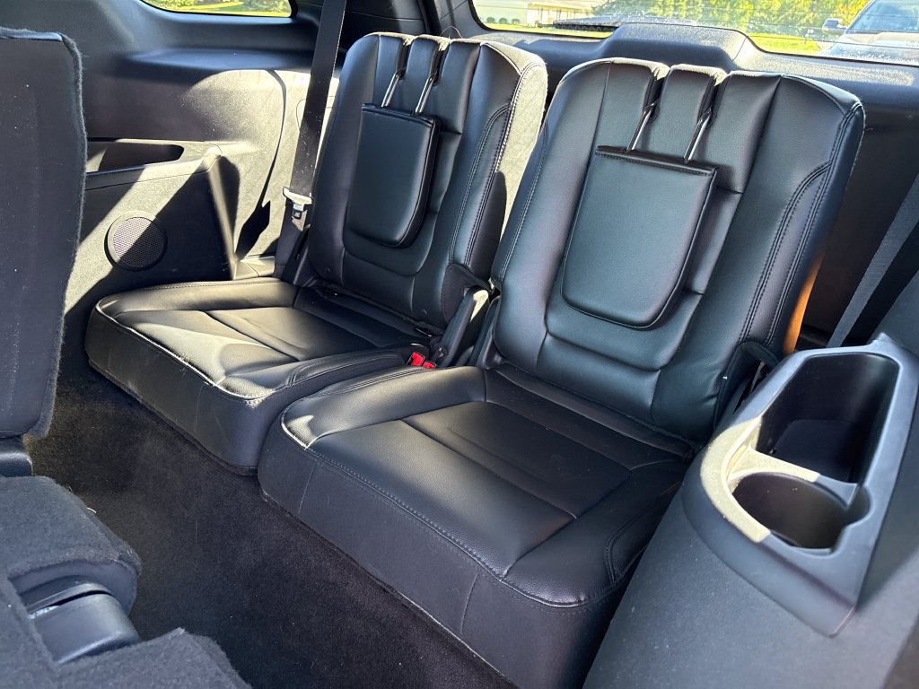 Used 2017 Ford Explorer XLT w/ Equipment Group 202A AWD/4WD image 18