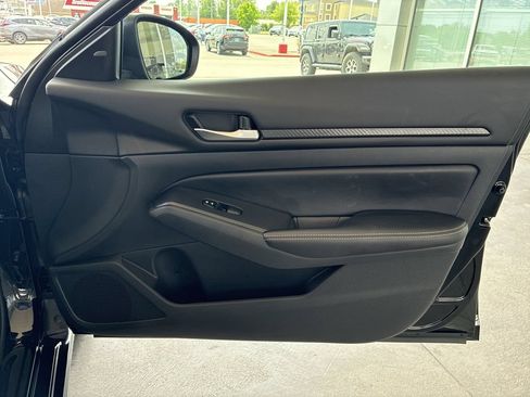 Used 2025 Nissan Altima 2.5 SV FWD image 6