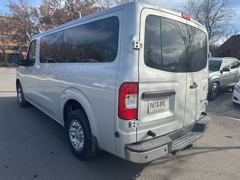 Used 2018 Nissan NV 3500 SL image 5