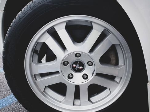 Used 2007 Ford Mustang GT RWD image 3