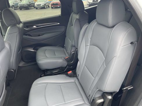 Used 2023 Buick Enclave Essence AWD/4WD image 4