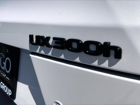 Used 2025 Lexus UX 300h FWD w/ Accessory Package (Z1) image 8