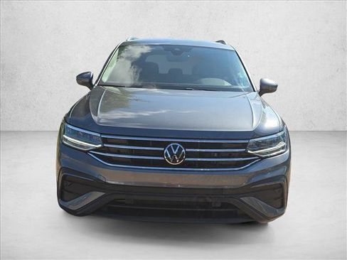 Used 2023 Volkswagen Tiguan SE FWD image 2