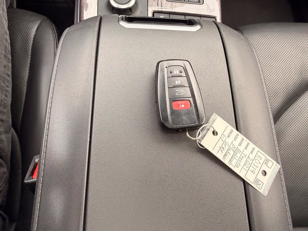 Used 2021 Toyota Highlander Platinum AWD/4WD image 40