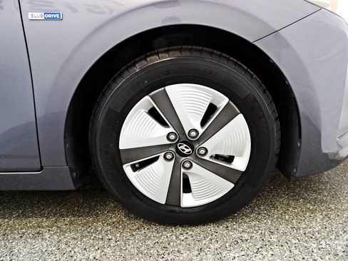 Used 2018 Hyundai Ioniq Blue FWD image 27