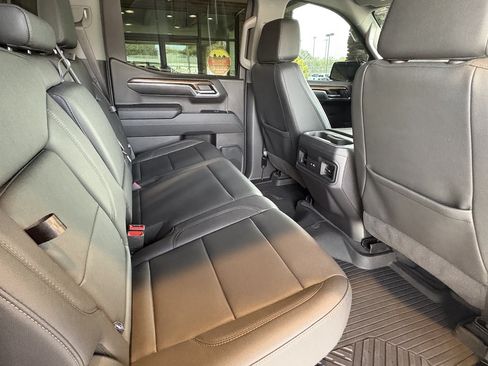 Used 2024 Chevrolet Silverado 1500 LT Trail Boss w/ LT Trail Boss Premium Package AWD/4WD image 32