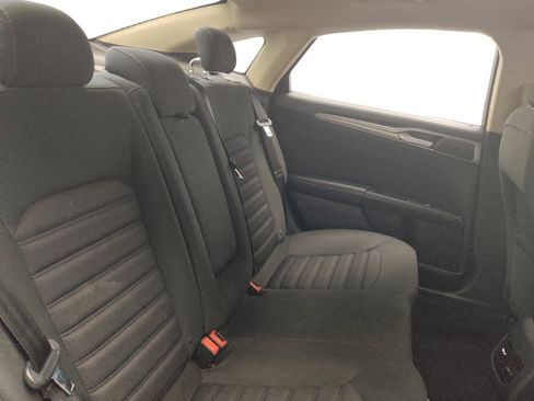 Used 2018 Ford Fusion SE w/ Fusion SE Technology Package FWD image 19