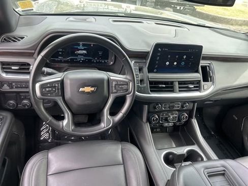 Used 2024 Chevrolet Suburban LT RWD image 27