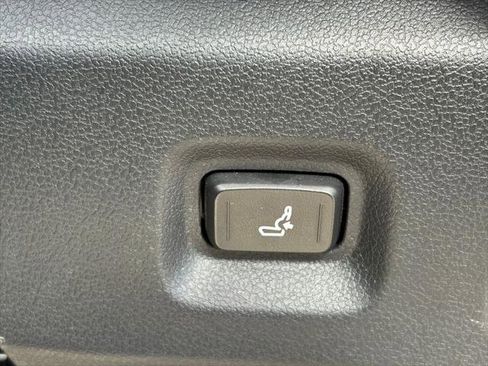 Certified 2025 Toyota Tacoma SR5 AWD/4WD image 24