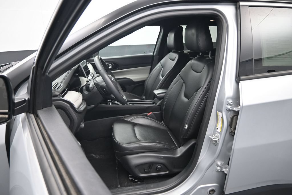 Used 2025 Jeep Compass Limited AWD/4WD image 21