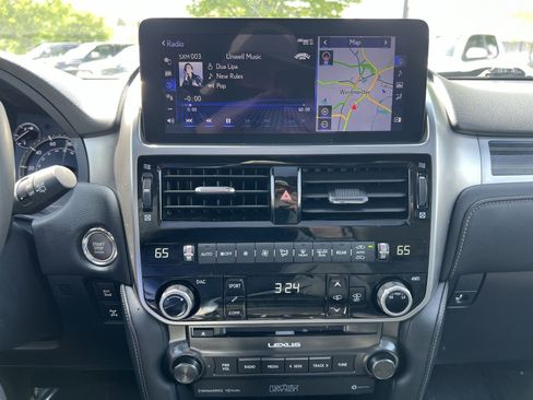 Used 2023 Lexus GX 460 Luxury w/ Sport Design Package AWD/4WD image 18