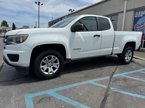 Used 2015 Chevrolet Colorado W/T RWD image 2