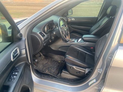 Used 2019 Jeep Grand Cherokee Altitude image 9