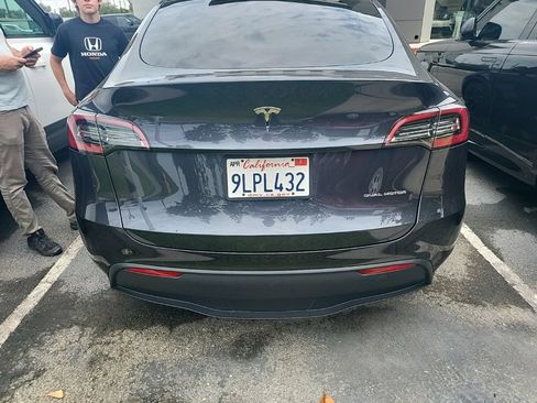 Used 2024 Tesla Model Y Long Range AWD/4WD image 5