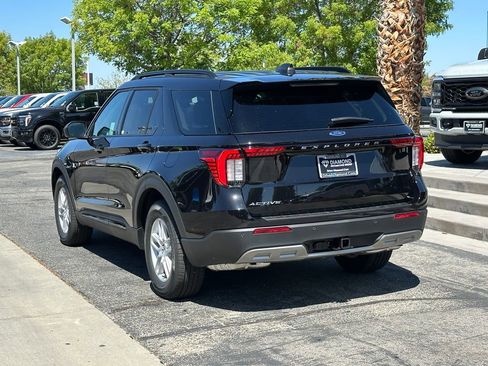 New 2026 Ford Explorer Active RWD image 4